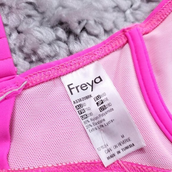 Freya In The Mix Underwire Banded Halter Bikini Swim Top Size 28D Pink Seamed - Picture 5 of 9